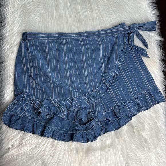 American Eagle Blue Striped High Waisted Skort Short - Picture 2 of 8